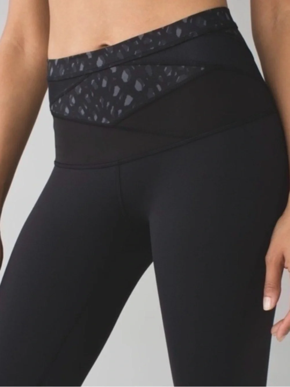 Lululemon Athletica Wunder Under Crop Reversible High Rise leggings size 4